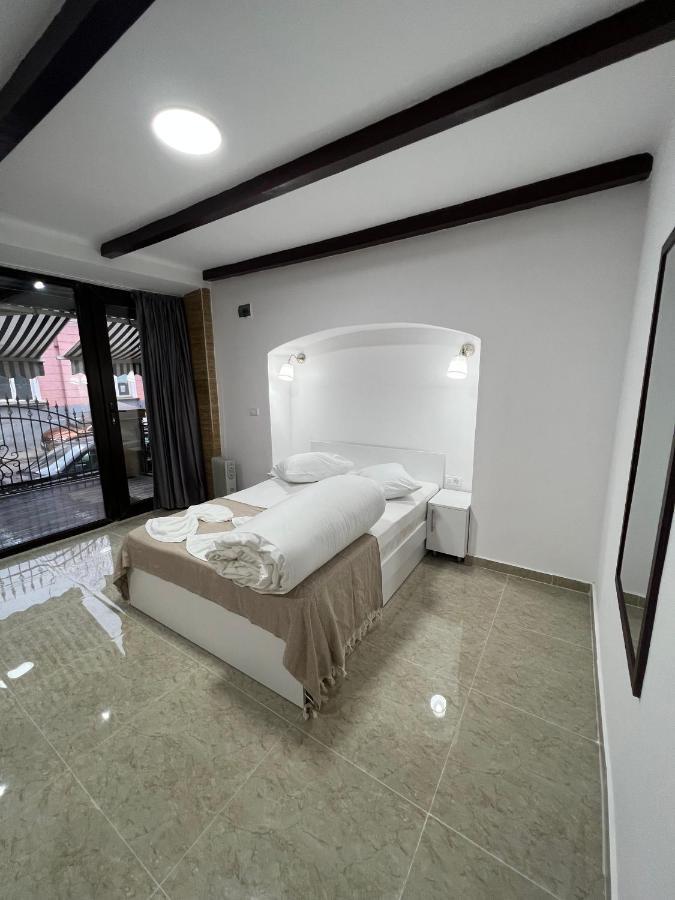 Hostel Casa Popa Nan Bukares Bagian luar foto