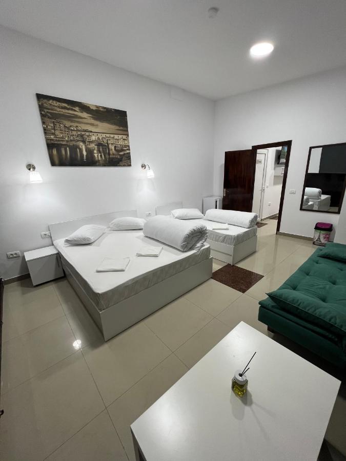 Hostel Casa Popa Nan Bukares Bagian luar foto